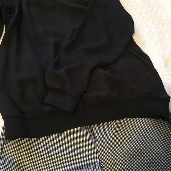 Joe fresh medium sized blouse. - Picture 3 of 4